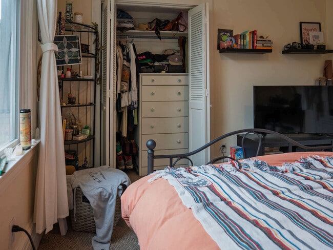 Building Photo - 1934 Stuart St