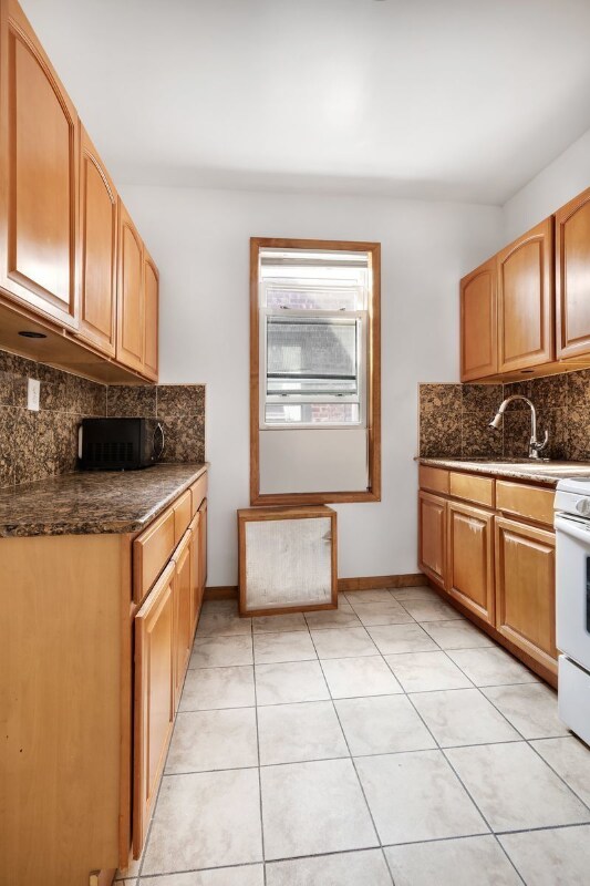 Building Photo - 98-5 57th Ave