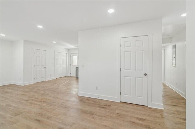 Building Photo - 4179 Hanes Dr