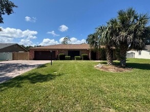 Building Photo - 1308 Wandering Oaks Dr