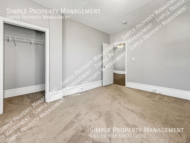 Building Photo - 156 Carrier St NE