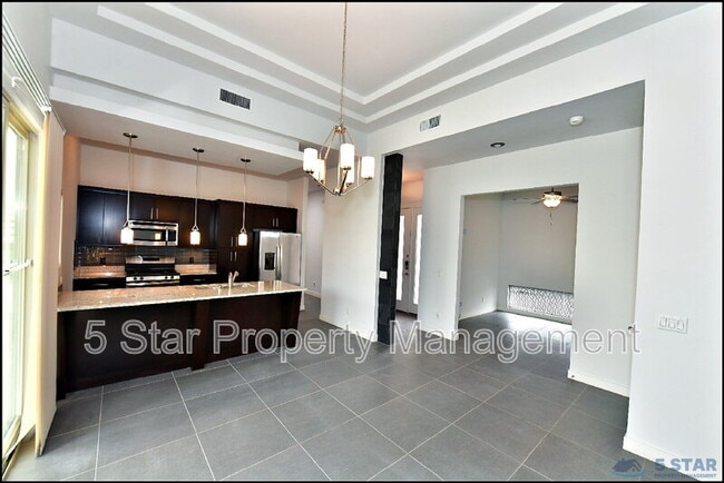 Building Photo - 5973 Cartagena Cir