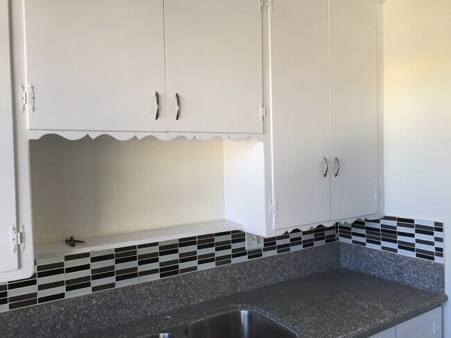 Building Photo - 3814 Country Club Dr