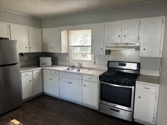 Building Photo - 524 Newcastle Rd