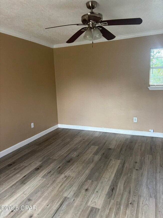 Foto del edificio - 721 Flight Ave