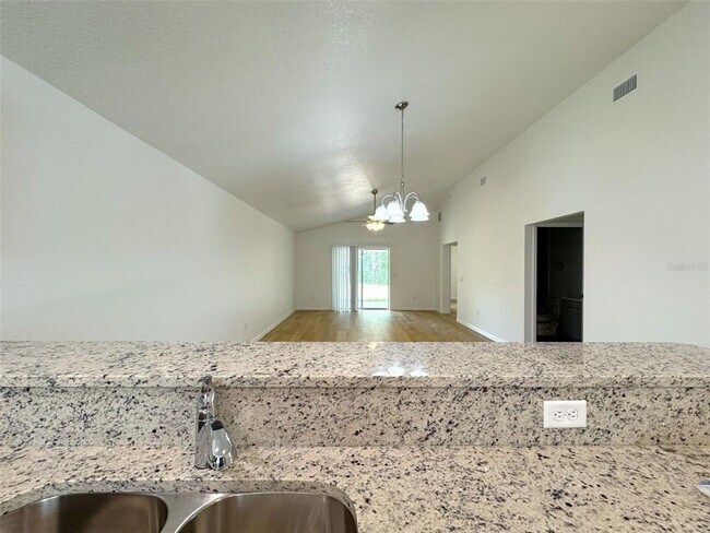 Foto del edificio - 908 Columbia Ln