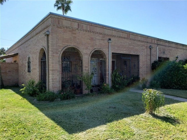 Building Photo - 2701 Parker Ln