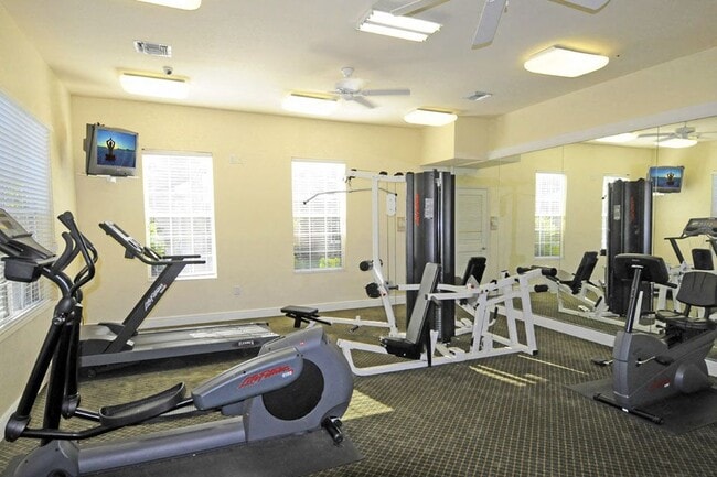 Building Photo - Royal Palm Key