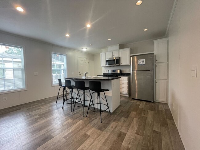 Building Photo - 38171 Ducharme Dr