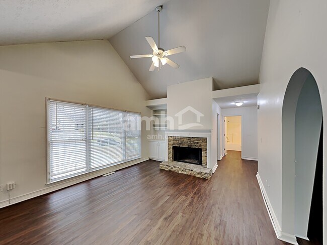 Building Photo - 468 Springfield Dr