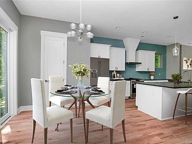 Foto del edificio - Located in the Smallwood Neighborhood only minutes to uptown Charlotte and all the major corridor...