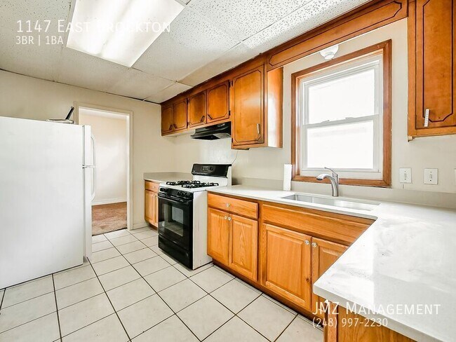 Foto del edificio - 1147 East Brockton-