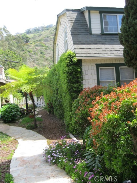 Foto del edificio - 1223 Laguna Canyon Rd