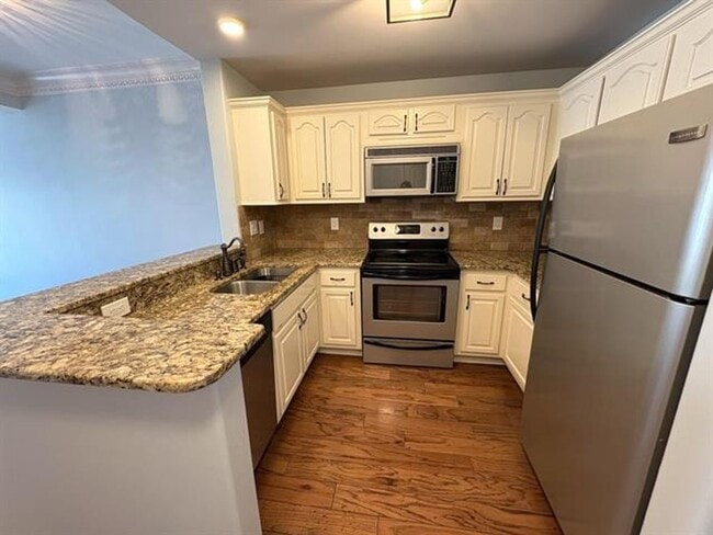Building Photo - 1BD/1BA Condo located in The Monarch