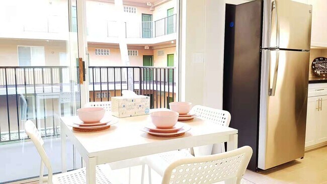 Foto del edificio - 1561 S Barrington Ave