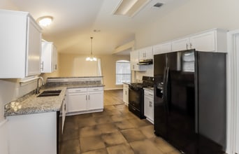 Building Photo - 2604 Hill Street Cove