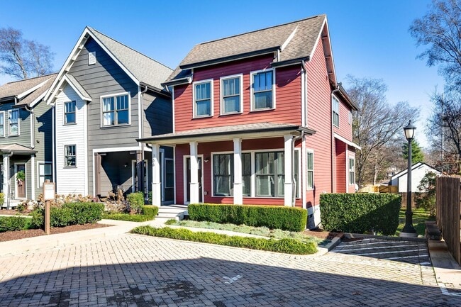 Building Photo - Great 3BE/2.5BA cottage home in popular Ri...