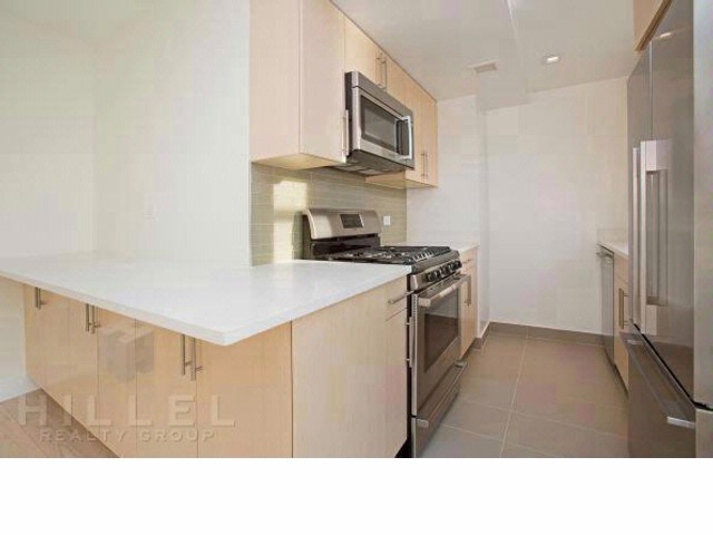 Primary Photo - 110 Horatio St