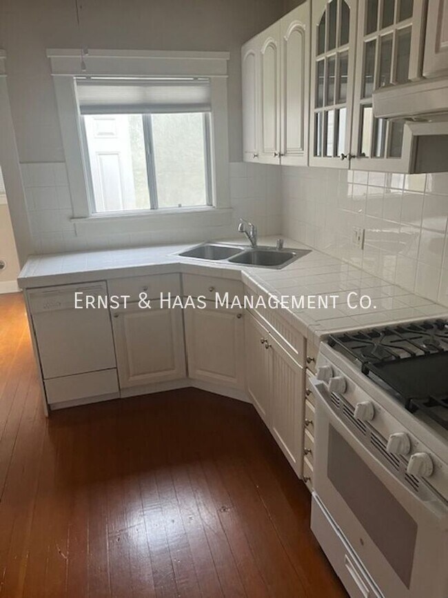 Foto del edificio - Beautiful 1 Bedroom Duplex Home in Prime A...