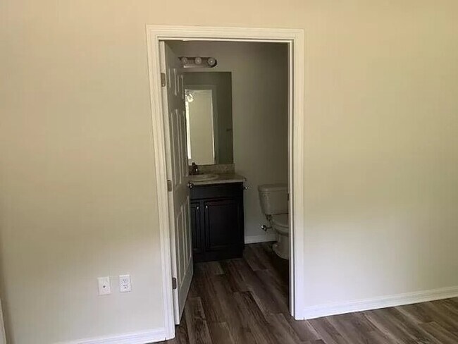 Building Photo - 1 BEDROOM FOR RENT: Master Bedroom W/ Priv...