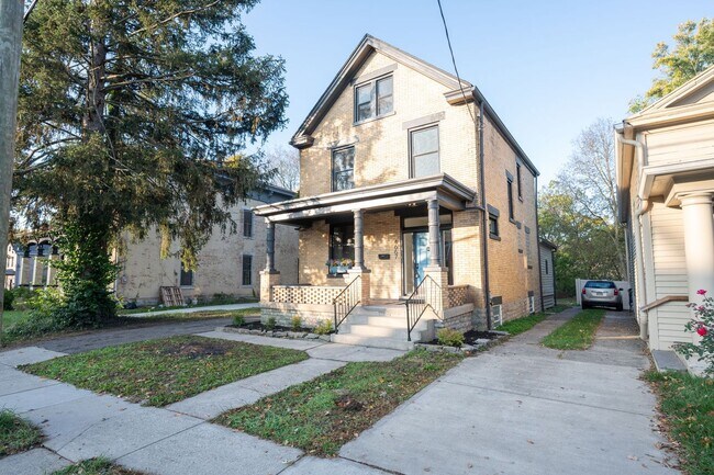Foto del edificio - 4667 Hamilton Ave