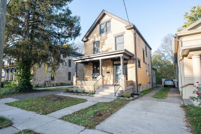 Building Photo - 4667 Hamilton Ave