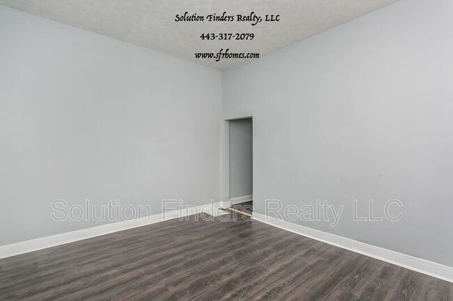 Building Photo - 2740 Parkwood Ave