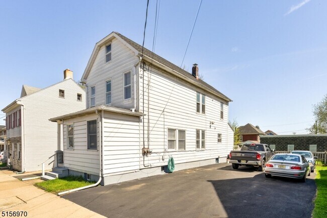 Building Photo - 186 Hudson St