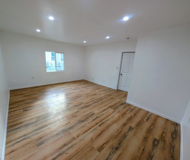 Foto del edificio - 2125 Carmona Ave