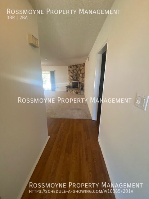 Building Photo - 3 Bedroom Plus Convertible Den/2 Bathroom ...
