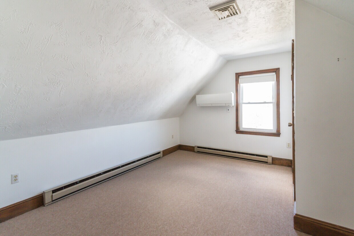 284 Main St Unit 3, Winthrop, MA 02152 Condo for Rent in Winthrop, MA