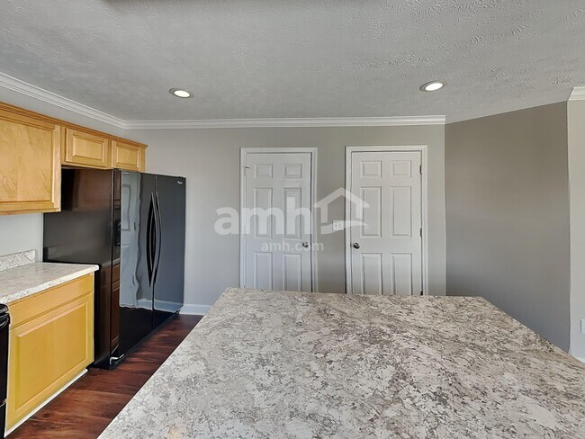 Foto del edificio - 102 Baker Springs Ln