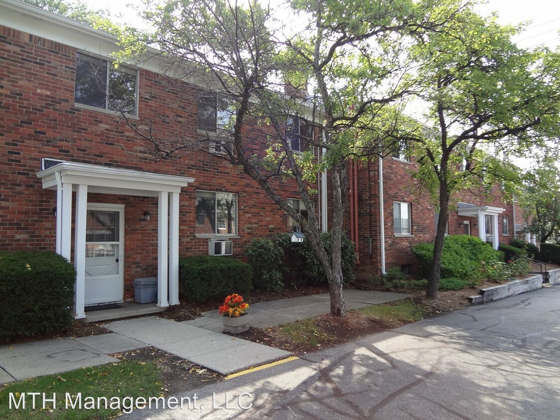 Primary Photo - 1 br, 1 bath Apartment - 921 Coolidge Road