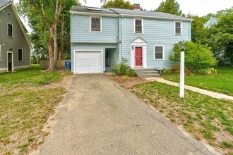 Building Photo - 99 Fairway Dr