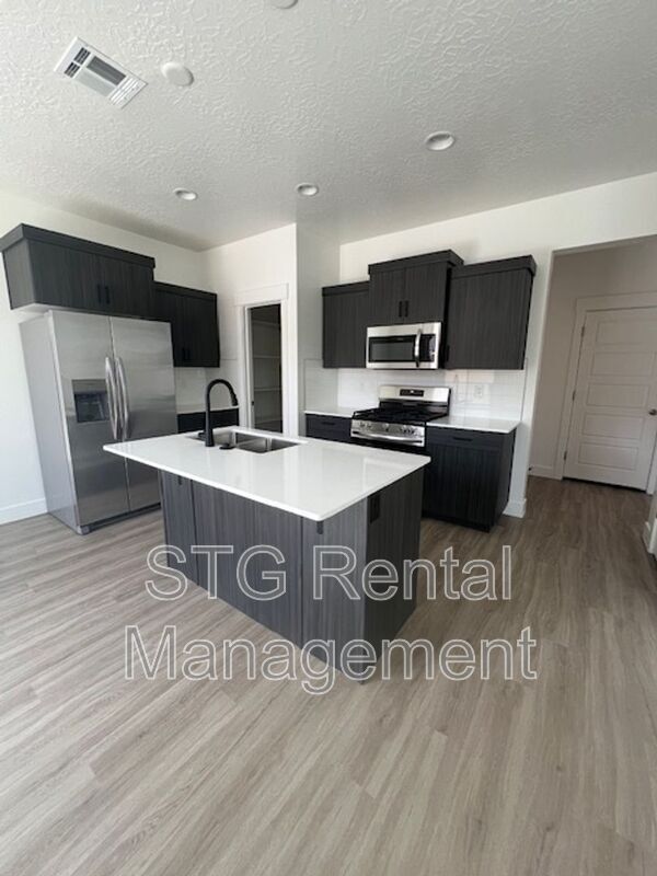 Foto del edificio - 4216 Strider Ln