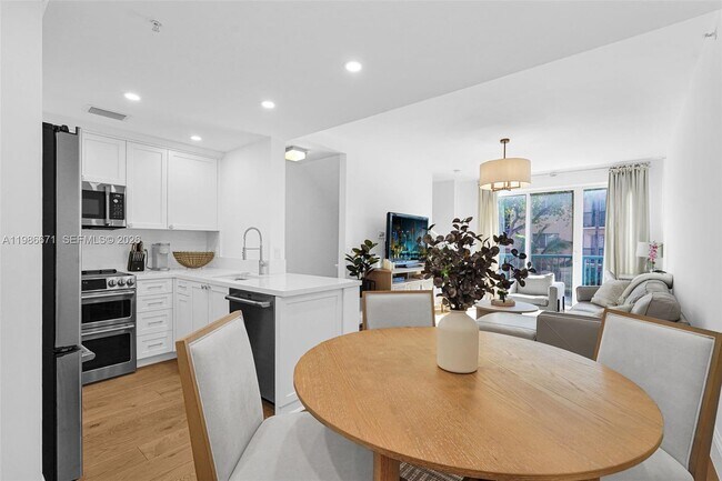 Building Photo - 2107 SE 10th Ave