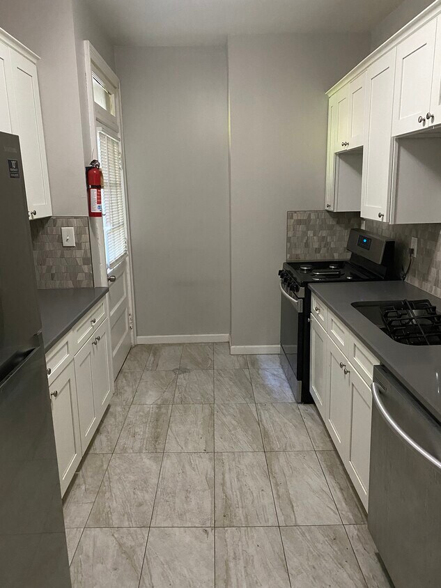 Kitchen - 13409 S Woodland Rd