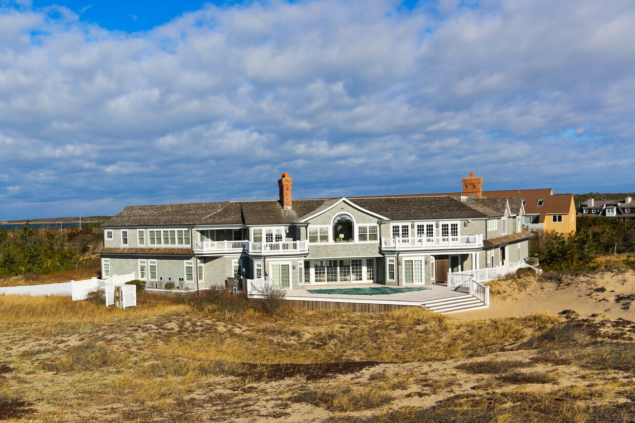 Primary Photo - 2056 Montauk Hwy