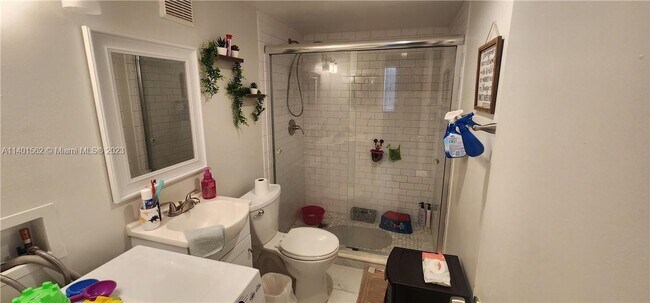 Foto del edificio - 9430 Live Oak Pl