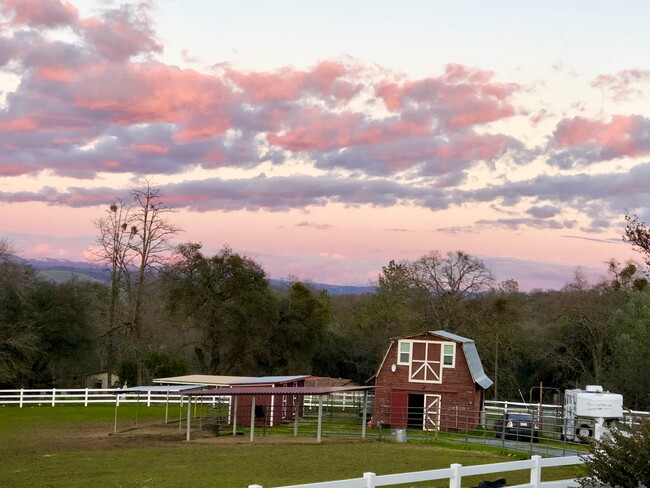 Foto del edificio - 4770 Pedro Hill Rd