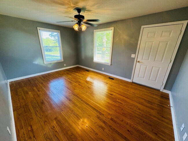 Building Photo - For Lease - 2 Bed, 1 Bath, 1125 sqft Home