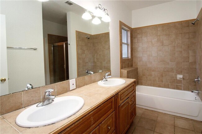 5109 Nuckols Crossing Rd Austin Tx 78744 Townhouse For Rent In Austin Tx Apartments Com