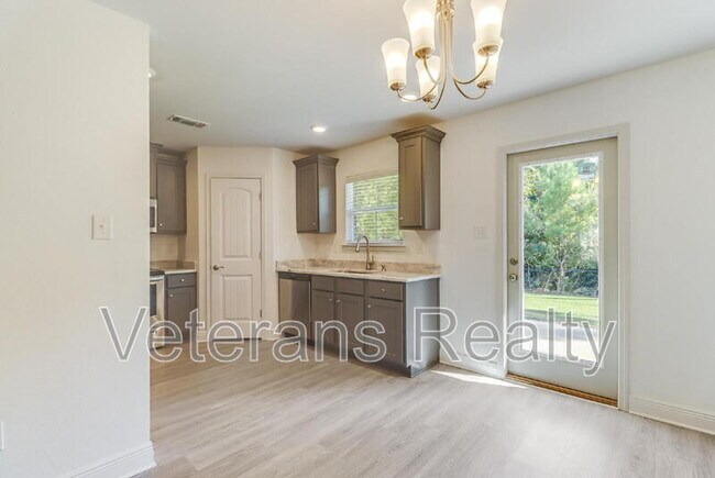 Building Photo - 14037 Fox Hill Dr