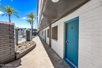 Building Photo - 3025 N 32nd St