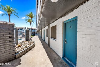 Building Photo - 3025 N 32nd St