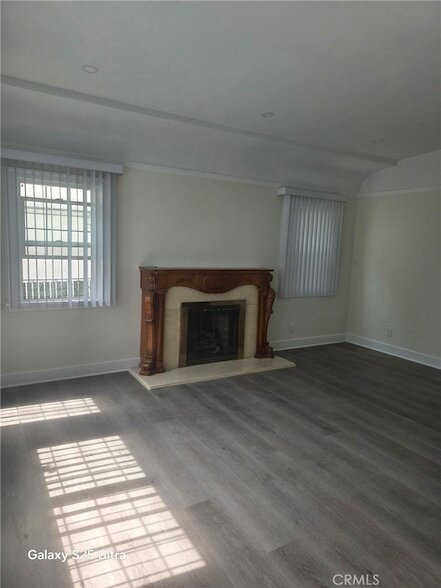 Foto del edificio - 521 E Valencia Ave