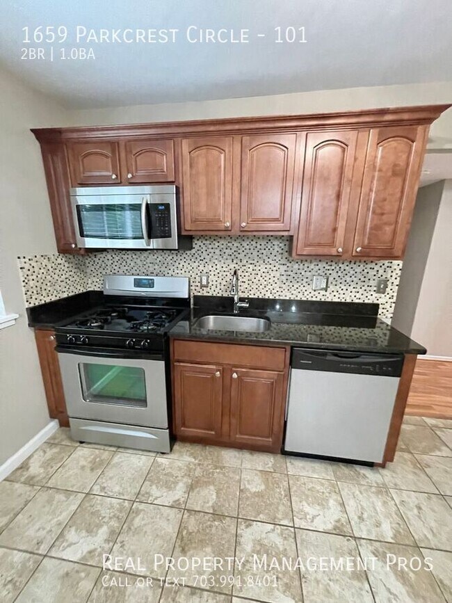 Foto del edificio - 1659 Parkcrest Cir