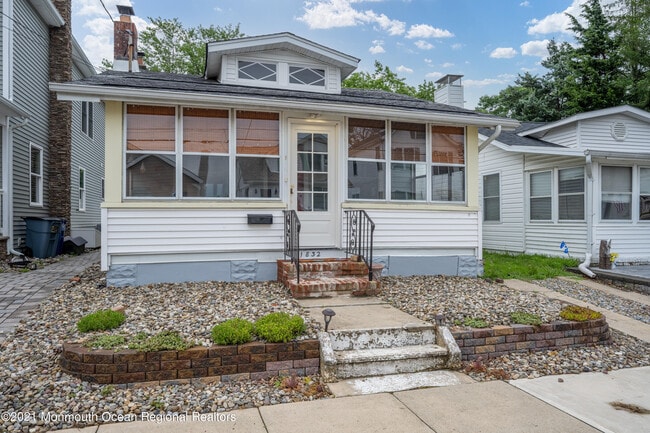 Building Photo - 1832 Briarwood Terrace