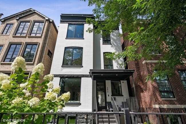 Building Photo - 2672 N Burling St