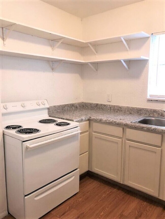 Foto del edificio - 1 BED 1 BATH COLLEGE HILL ADDITION